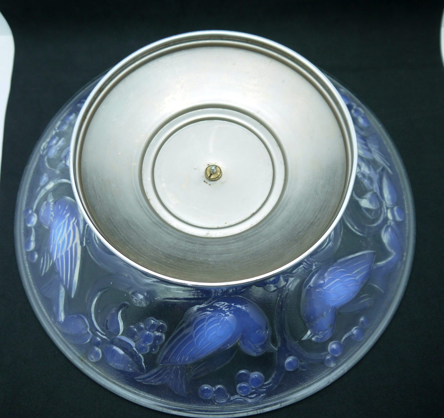 D'AVESN Pierre (1901-1990) - Coupe circulaire en verre opalescent moulé