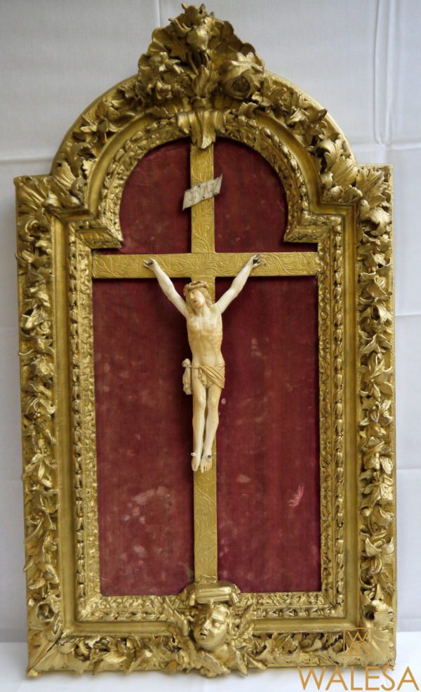 cadre christ ivoire XVIIIème