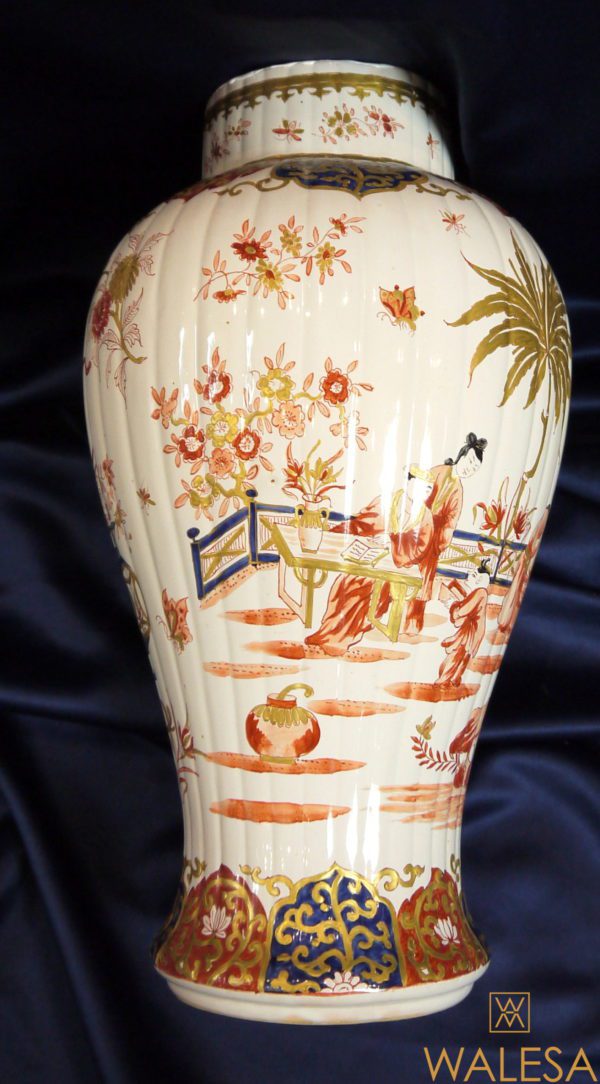 Paire de vases couverts faïence Delft doré – Image 3