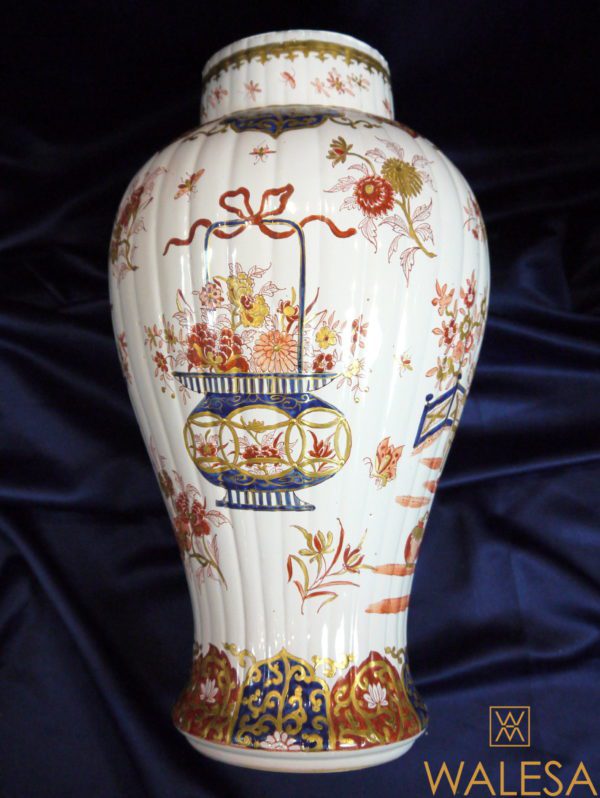 Paire de vases couverts faïence Delft doré – Image 9