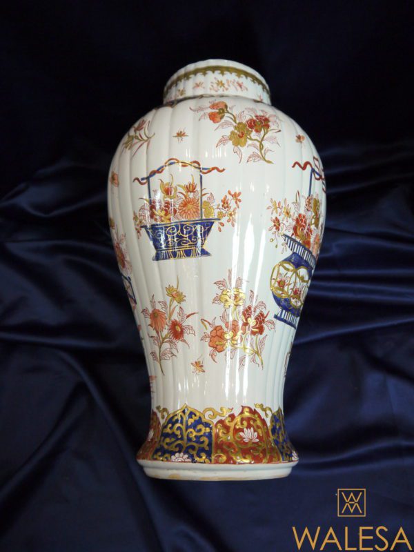 Paire de vases couverts faïence Delft doré – Image 10