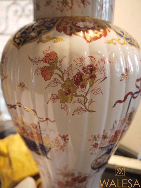 Paire de vases couverts faïence Delft doré – Image 8