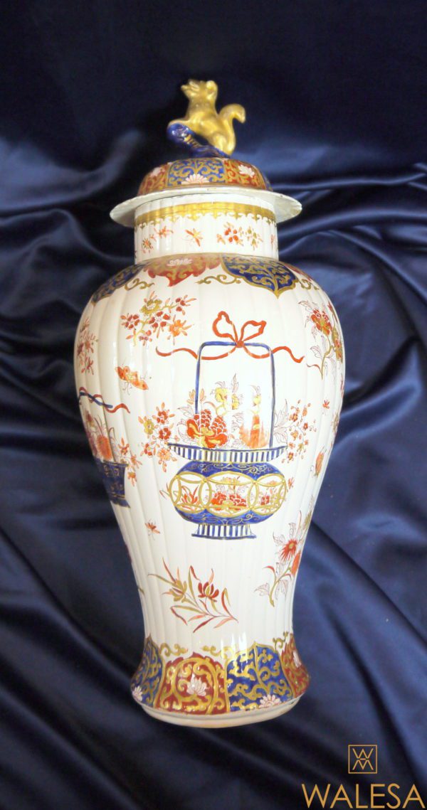 Paire de vases couverts faïence Delft doré – Image 4