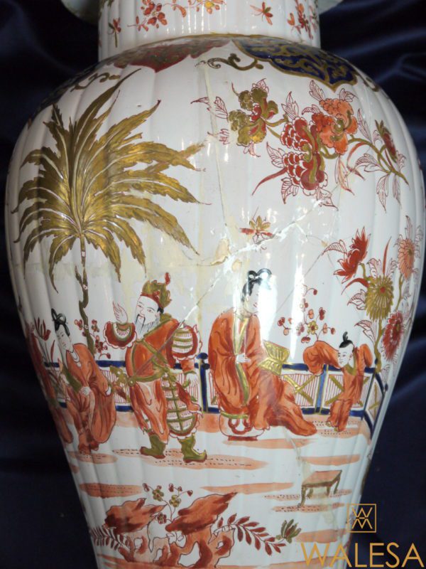 Paire de vases couverts faïence Delft doré – Image 16