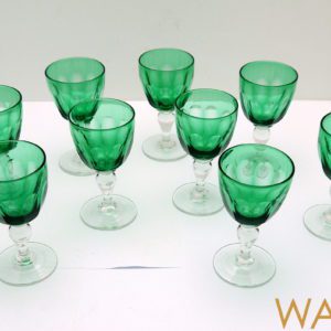 9 verres à vin blanc cristal vert taillé à facettes
