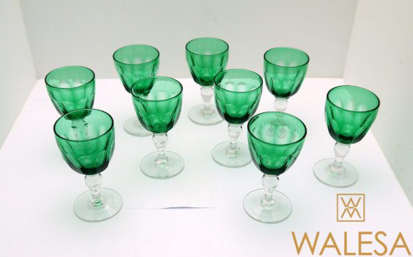 9 verres à vin blanc cristal vert taillé à facettes