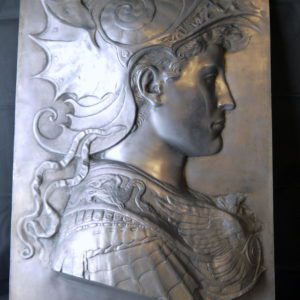 Paire de panneaux figurant Minerve et un profil à l'antique