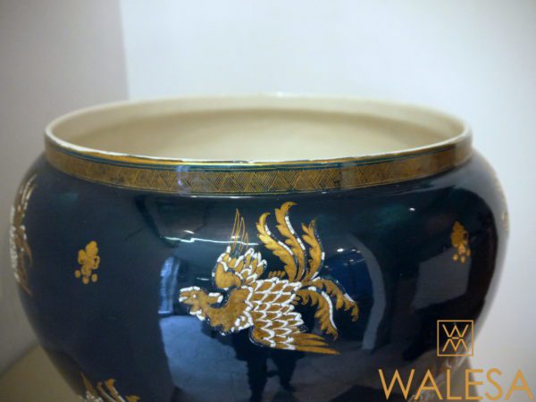 Grande jardinière en faience bleue à décor émaillé de phenix/dragons – Image 4