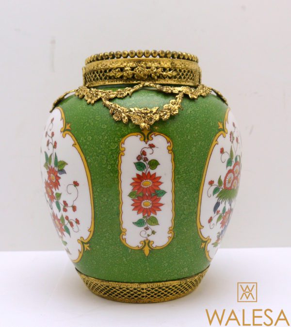 Vase en porcelaine verte poudrée Kakiemon – Image 3