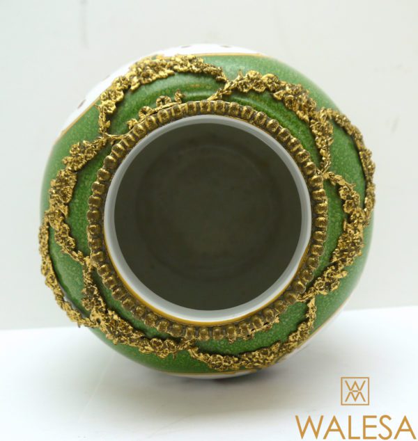 Vase en porcelaine verte poudrée Kakiemon – Image 5