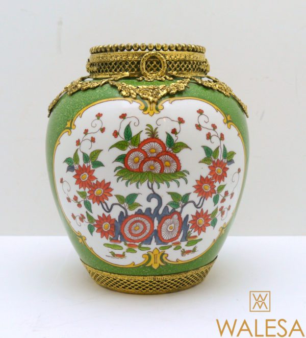 Vase en porcelaine verte poudrée Kakiemon – Image 2