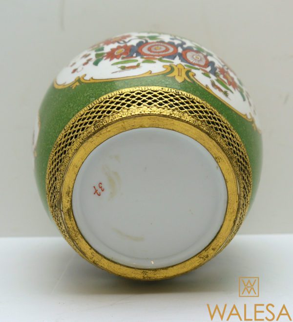 Vase en porcelaine verte poudrée Kakiemon – Image 6