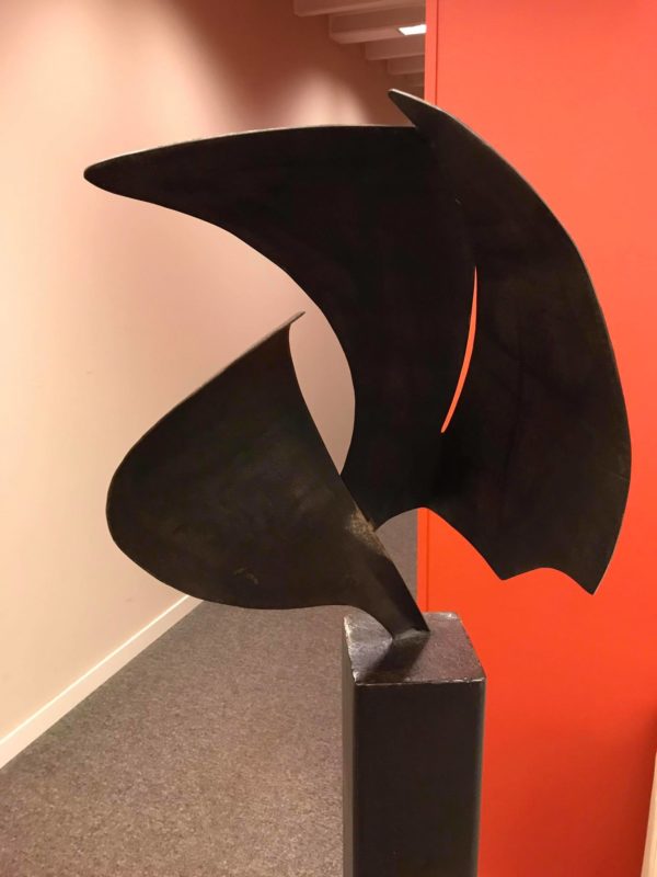 Baudart Johan, sculpture en acier sur socle, signée datée – Image 7