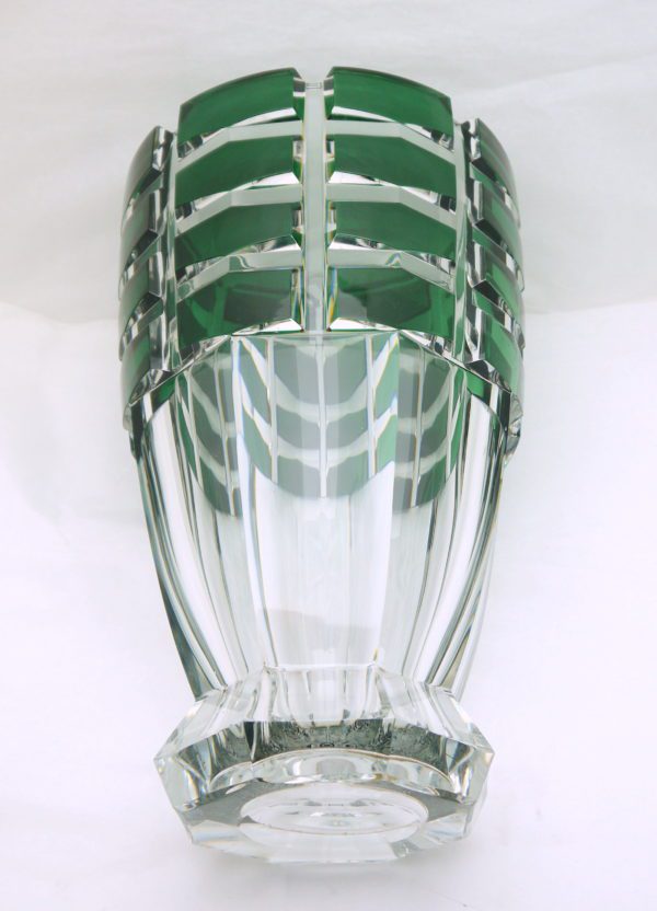 Grand Vase Art Déco cristal clair doublé vert et taillé Val Saint Lambert – Image 4