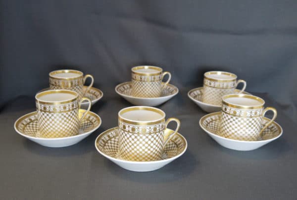 6 tasses et soucoupes Porcelaine de Paris Epoque Empire