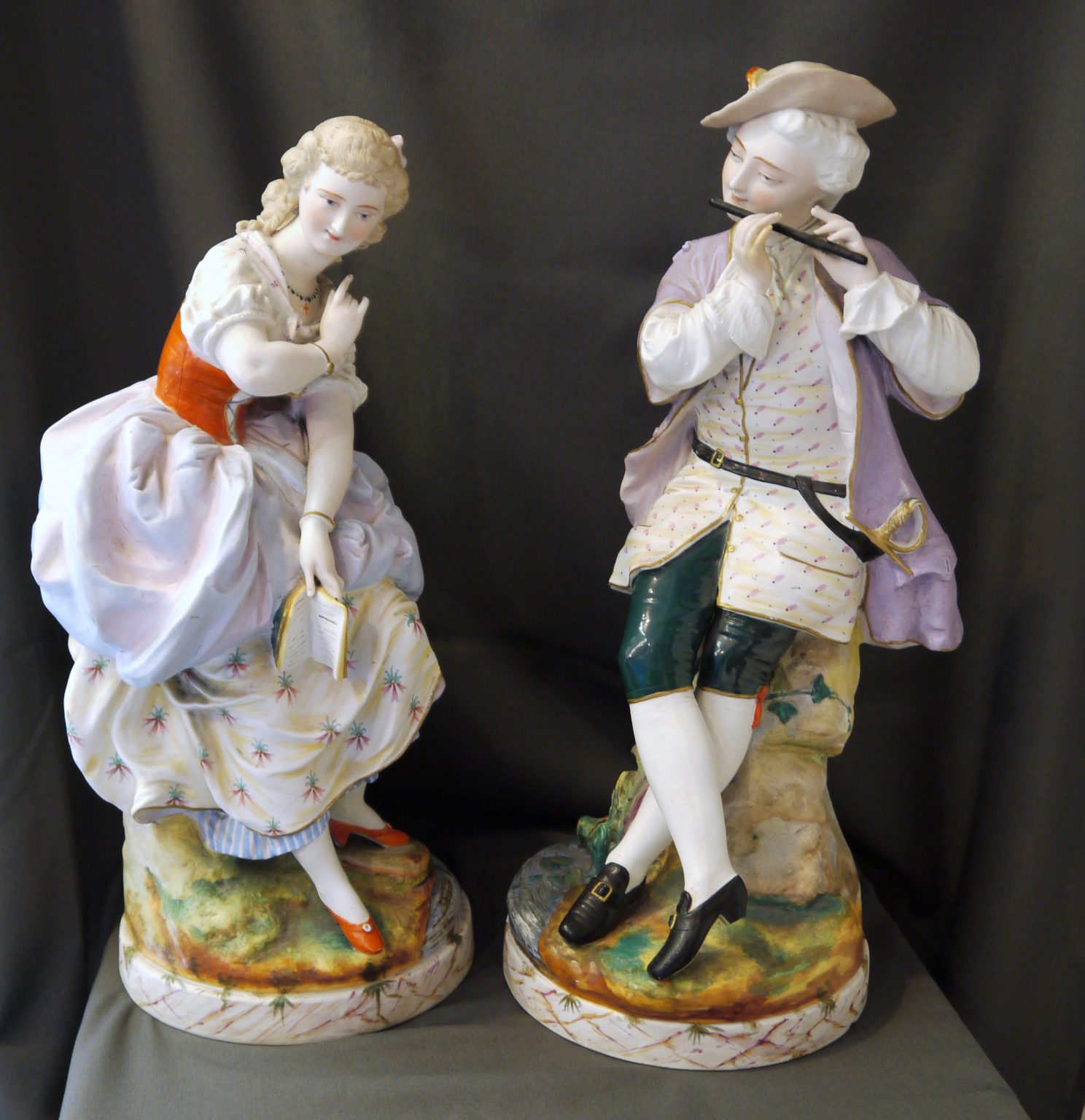 Vase Miniature En Porcelaine – Forme Soulier – Décor Art Déco Vert
