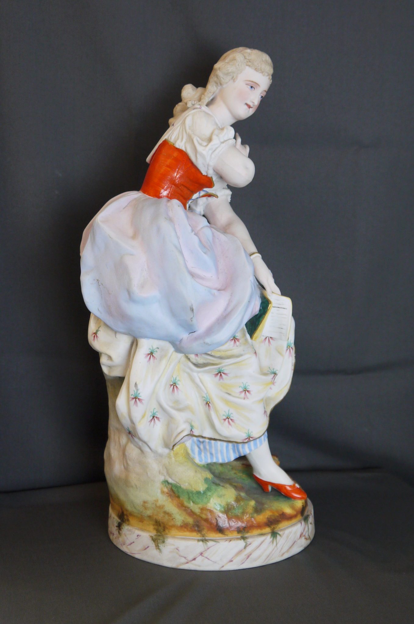 PETIT SOULIER ANCIEN En Biscuit Avec Un Côté Amusant Femme Année 1920