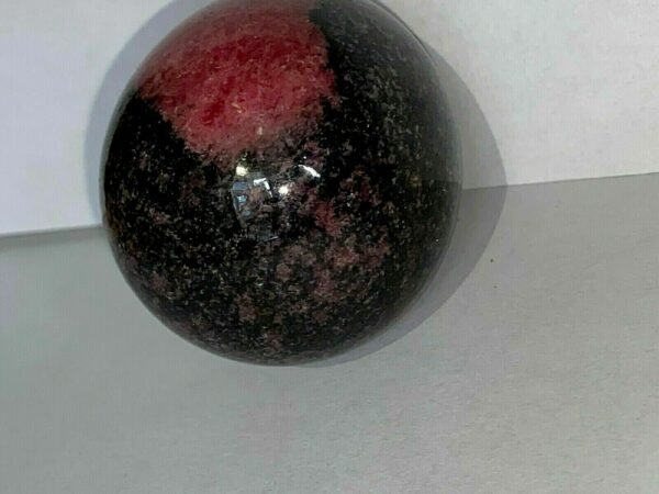 Oeuf en marbre rose et noir – Image 3