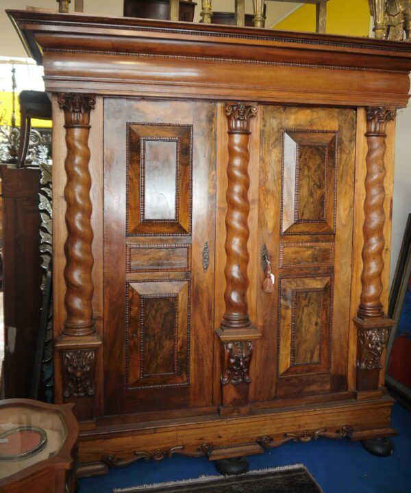 Armoire hollandaise 18ème siècle en noyer – Image 2