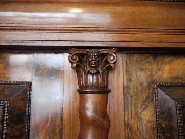 Armoire hollandaise 18ème siècle en noyer – Image 3