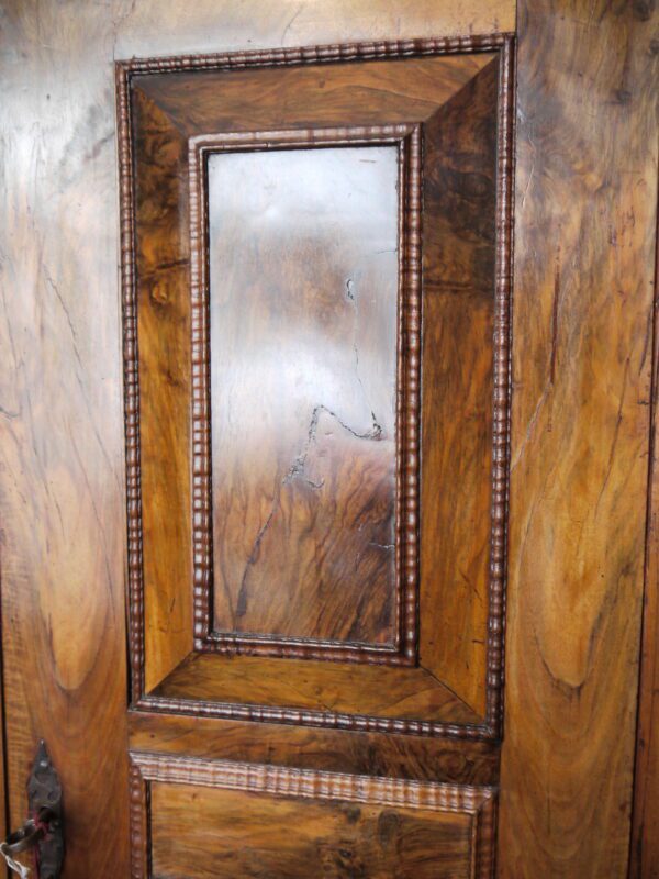 Armoire hollandaise 18ème siècle en noyer – Image 5