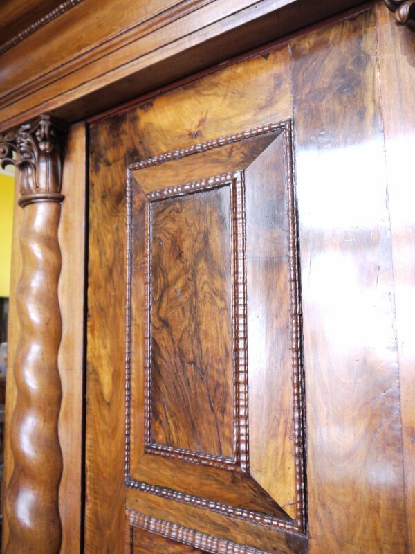 Armoire hollandaise 18ème siècle en noyer – Image 9