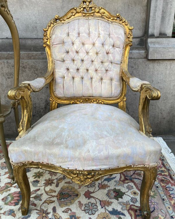 Fauteuil à la reine en bois doré style Louis XV