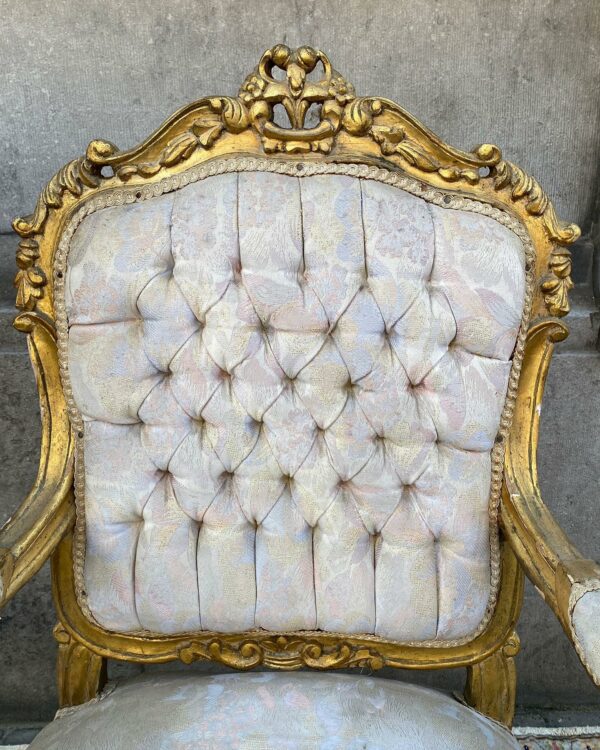 Fauteuil à la reine en bois doré style Louis XV – Image 2