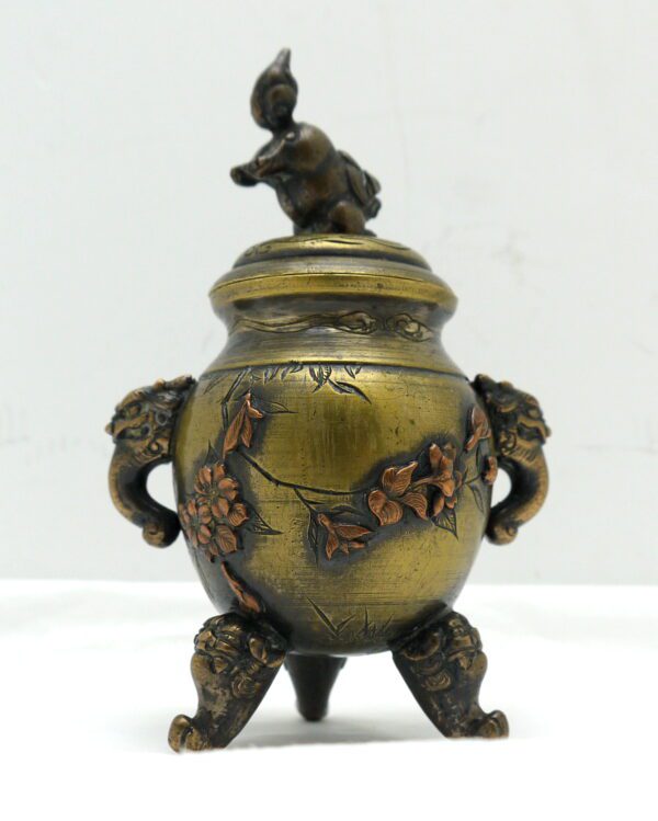 Japon Pot couvert en bronze tripode ciselé et incrustations de cuivre – Image 5