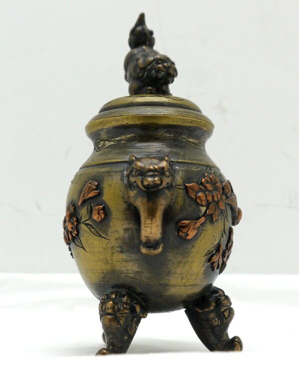 Japon Pot couvert en bronze tripode ciselé et incrustations de cuivre – Image 6