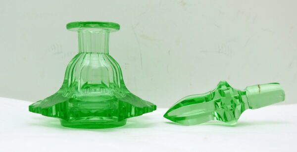 Flacon à parfum en verre urane – Image 3