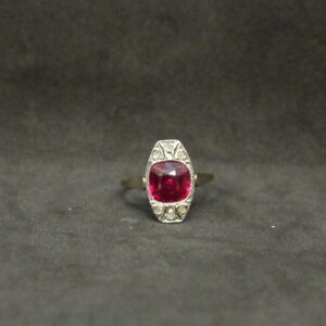 bague or diamants et pierre rouge