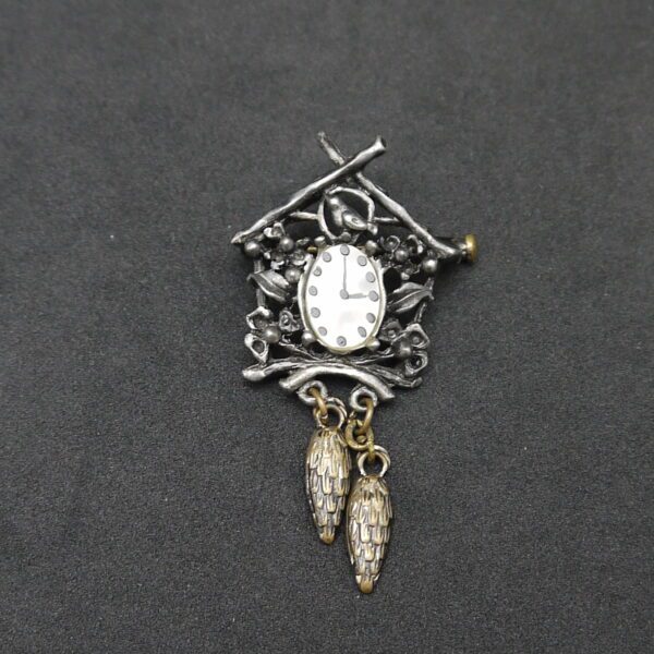 Broche forme pendule Coucou métal argenté et nacre – Image 3