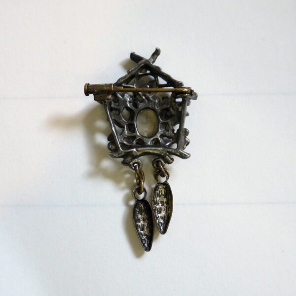 Broche forme pendule Coucou métal argenté et nacre – Image 4