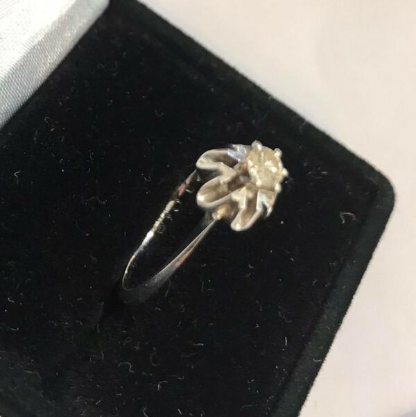 Bague de fiançailles femme or blanc et diamant – Image 2