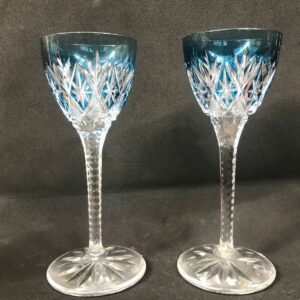 2 verres à vin cristal taillé doublé bleu pétrole 19cm VAL SAINT LAMBERT
