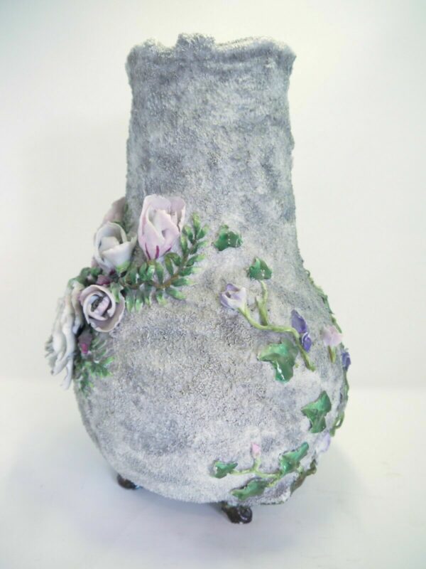 Paire de vases tripodes Porcelaine Sitzendorf – Image 3