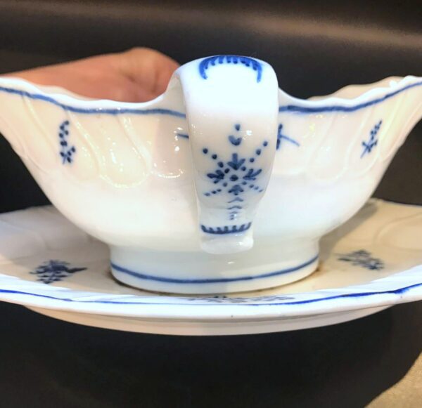 Saucière et son plateau en pâte tendre de Tournai – Image 4