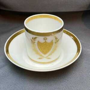 Tasse et soucoupe Style Empire porcelaine de Paris, décor or, XIXème