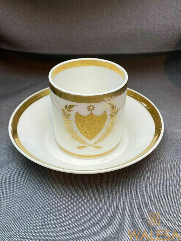 Tasse et soucoupe Style Empire porcelaine de Paris, décor or, XIXème