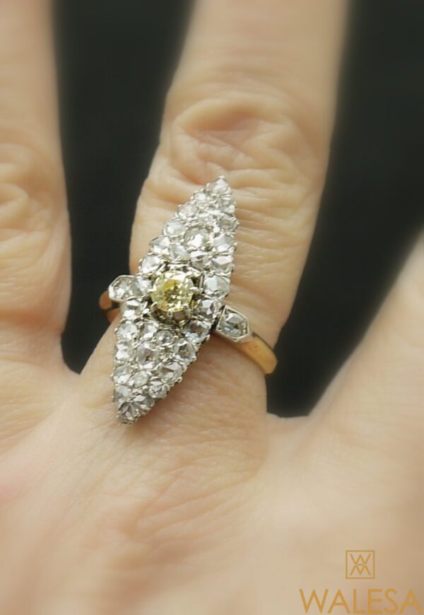 Bague Marquise or jaune et blanc diamants taille ancienne