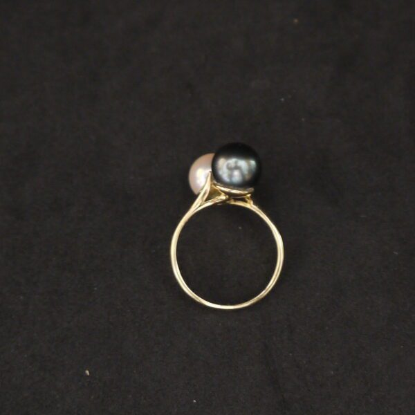 Bague Toi et Moi or jaune et perles grise et blanche – Image 2