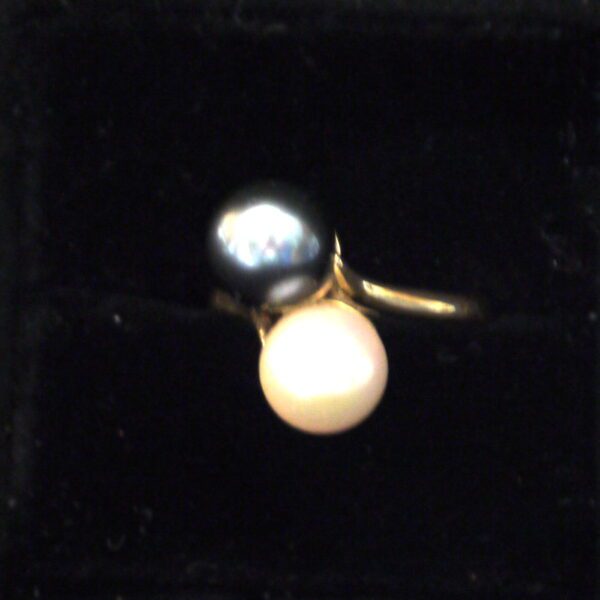 Bague Toi et Moi or jaune et perles grise et blanche – Image 3