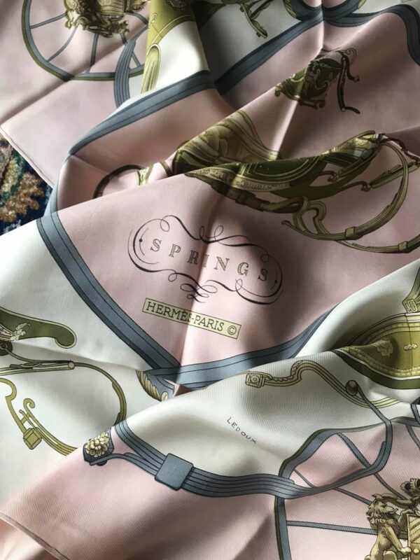 Hermès carré en soie Spring – Image 3