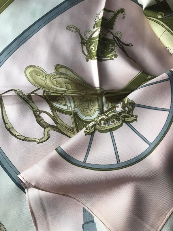 Hermès carré en soie Spring – Image 4