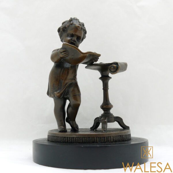 Bronze enfant lisant – Image 2