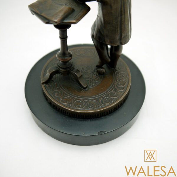 Bronze enfant lisant – Image 8