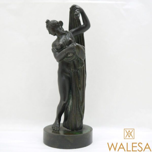 Bronze Aphrodite sortant du bain – Image 3