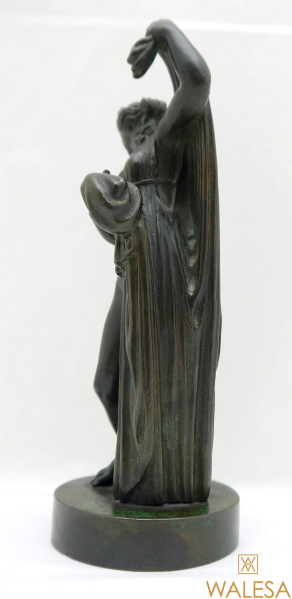 Bronze Aphrodite sortant du bain – Image 4