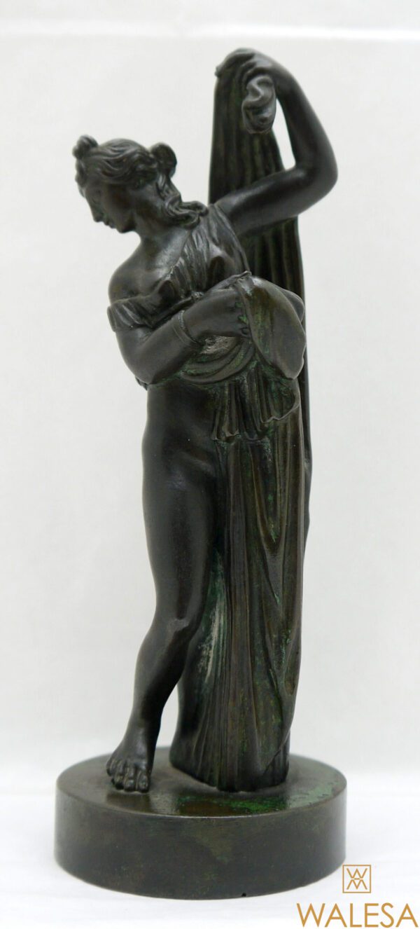 Bronze Aphrodite sortant du bain – Image 6